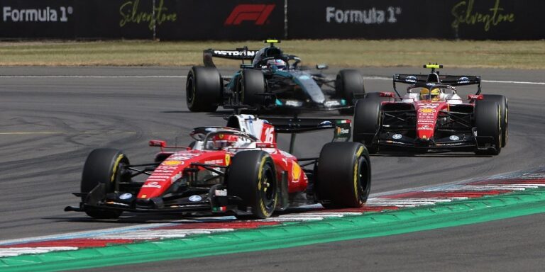 Ferrariju u drami na Silverstoneu izmakla dvostruka pobjeda, katastrofa Antonellija i Verstappena Ferrariju u drami na Silverstoneu izmakla dvostruka pobjeda, katastrofa Antonellija i Verstappena