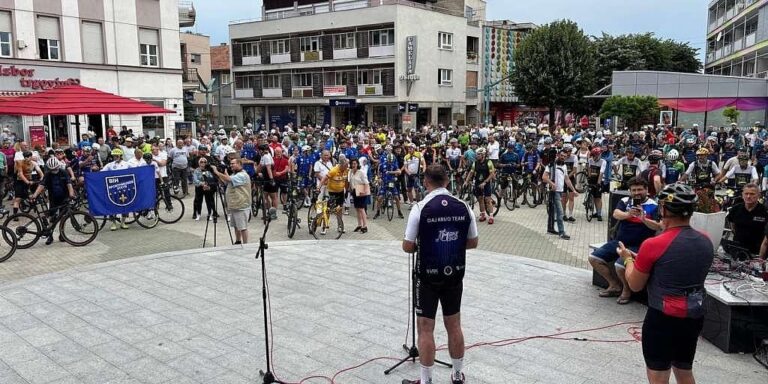 Iz Bihaća krenuo 22. biciklistički maraton u znak sjećanja na žrtve genocida u Srebrenici Iz Bihaća krenuo 22. biciklistički maraton u znak sjećanja na žrtve genocida u Srebrenici