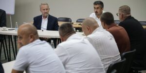 Izetbegović razgovarao s otpuštenim radnicima JP Komunalno Mostar i obećao nedvosmislenu podršku Izetbegović razgovarao s otpuštenim radnicima JP Komunalno Mostar i obećao nedvosmislenu podršku