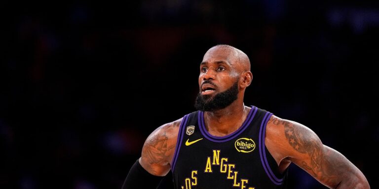 LeBron James razmatra više opcija, sigurno je samo da napušta Lakerse