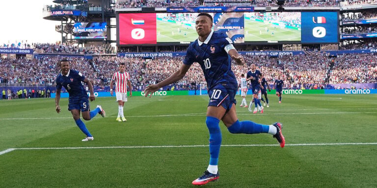 Mbappe golom iz penala odveo Francusku u četvrtfinale Mundijala, Paragvaj ide kući Mbappe golom iz penala odveo Francusku u četvrtfinale Mundijala, Paragvaj ide kući
