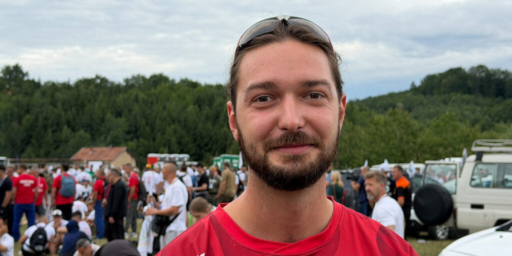 Mladi Tuzlak Tarik Džambić jedan je od onih koji brinu o hiljadama učesnika Marša mira: “Svaka intervencija je važna” Mladi Tuzlak Tarik Džambić jedan je od onih koji brinu o hiljadama učesnika Marša mira: "Svaka intervencija je važna"