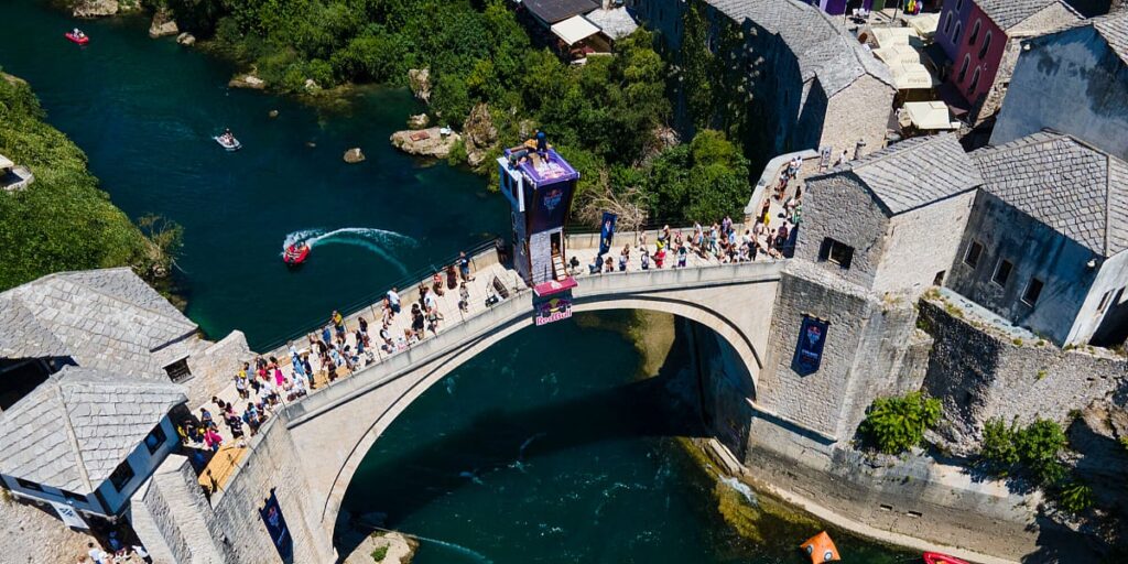 Nastavlja se uzbudljiva borba za pobjede. na Starom mostu postavljena platforma