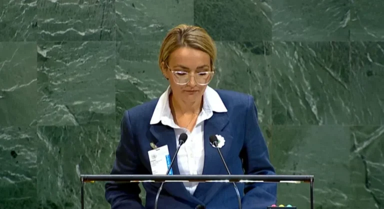 Ne sjećam se očevog glasa, od njega mi je ostala samo kutijica za cigarete… Ne sjećam se očevog glasa, od njega mi je ostala samo kutijica za cigarete...