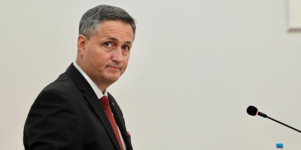 Neprihvatljivo miješanje u unutrašnje stvari BiH Neprihvatljivo miješanje u unutrašnje stvari BiH
