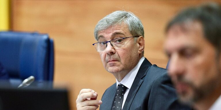 OHR nam treba sve dok pojedinci rade na secesiji i etničkim podjelama