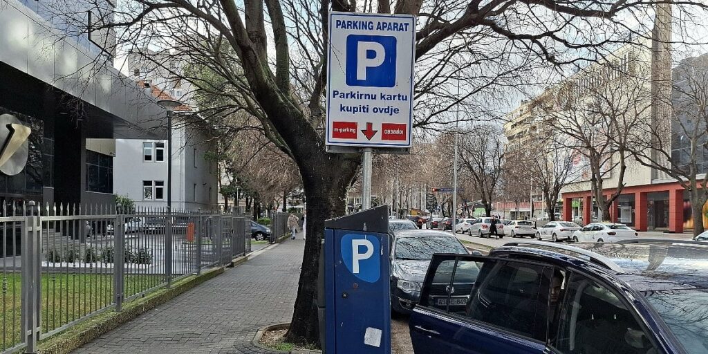 Od ponedjeljka nove cijene javnog parkinga u Sarajevu, skočila i cijena ako vam pauk odveze vozilo