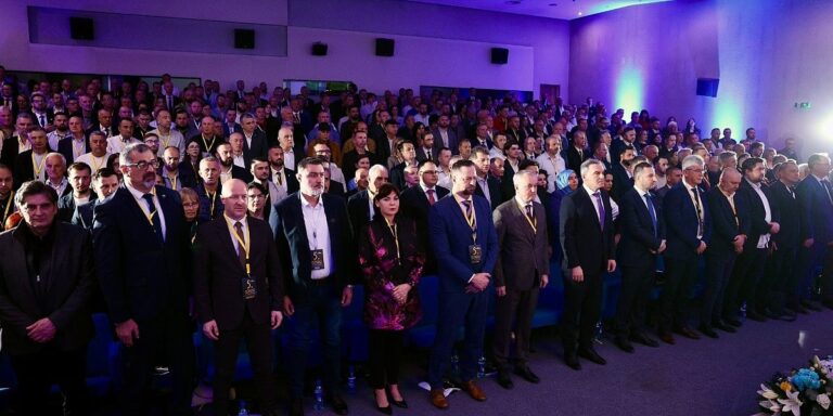 Pored starih imena u utrci i Krnjić, Pećanin, Lisica, Hadžidedić, Lipovača, Zvizdić… Pored starih imena u utrci i Krnjić, Pećanin, Lisica, Hadžidedić, Lipovača, Zvizdić...