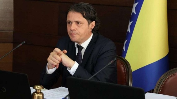 Poslodavci u FBiH moći će do kraja godine isplatiti radnicima neoporezivu naknadu do 300 KM mjesečno Poslodavci u FBiH moći će do kraja godine isplatiti radnicima neoporezivu naknadu do 300 KM mjesečno