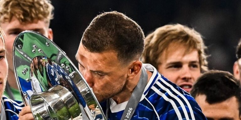 Romano potvrdio da Džeko ostaje u Schalkeu, odbio je nekoliko zanimljivih ponuda