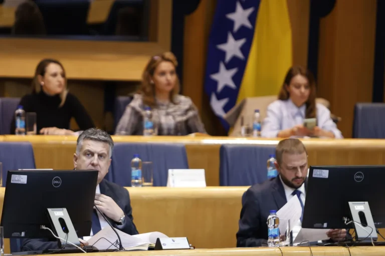 SNSD vodi dvostruku politiku, apelaciono odjeljenje Suda BiH mora biti na Palama SNSD vodi dvostruku politiku, apelaciono odjeljenje Suda BiH mora biti na Palama