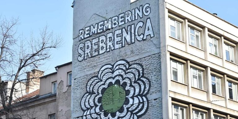 Sarajevo danas čuva sjećanje na žrtve genocida u Srebrenici Sarajevo danas čuva sjećanje na žrtve genocida u Srebrenici