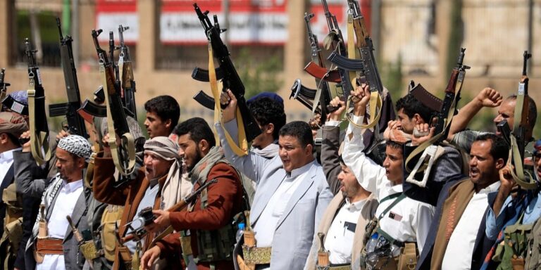 Saudijska Arabija priprema pomorsku i moguću kopnenu ofanzivu protiv Huta u Jemenu Saudijska Arabija priprema pomorsku i moguću kopnenu ofanzivu protiv Huta u Jemenu