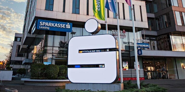 Sparkasse Banka među prve tri u BiH koje su pristupile sistemu instant plaćanja Centralne banke BiH Sparkasse Banka među prve tri u BiH koje su pristupile sistemu instant plaćanja Centralne banke BiH