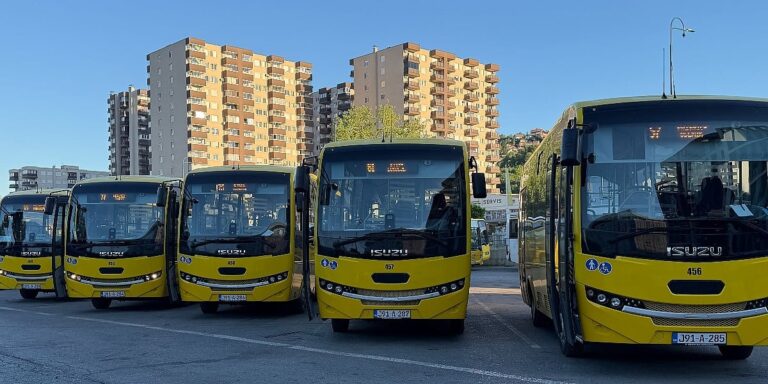 Svih 15 novih minibusa u Kantonu Sarajevo počelo saobraćati Svih 15 novih minibusa u Kantonu Sarajevo počelo saobraćati