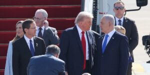Trump i Netanyahu razgovarali o tri scenarija za iranski nuklearni program, jedna od opcija je i masovni napad Trump i Netanyahu razgovarali o tri scenarija za iranski nuklearni program, jedna od opcija je i masovni napad