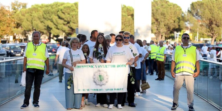 U Rijeci održan tradicionalni mimohod “Srebrenica svijetom hodi” U Rijeci održan tradicionalni mimohod "Srebrenica svijetom hodi"