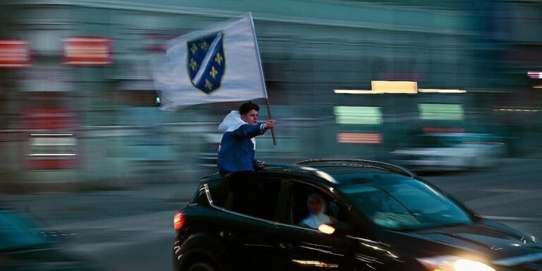 Ustavni sud RS-a će razmatrati zabranu simbola ARBiH, odbijen veto o spornoj deklaraciji NSRS-a Ustavni sud RS-a će razmatrati zabranu simbola ARBiH, odbijen veto o spornoj deklaraciji NSRS-a