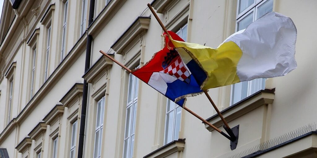 Vlada Hrvatske izdvojila 16 miliona eura za projekte od značaja za Hrvate u BiH i drugim državama Vlada Hrvatske izdvojila 16 miliona eura za projekte od značaja za Hrvate u BiH i drugim državama