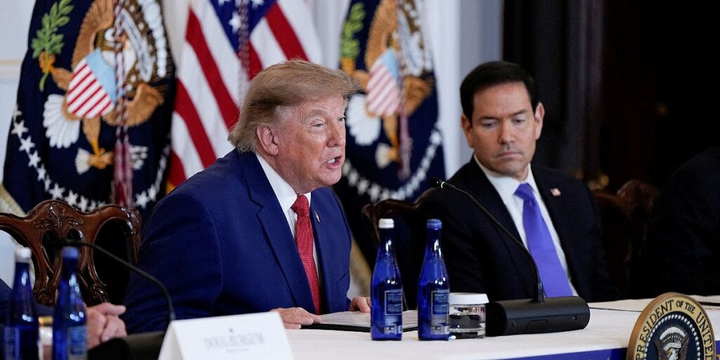 Amerika neće napadati Iran dok ne prođu izbori Amerika neće napadati Iran dok ne prođu izbori