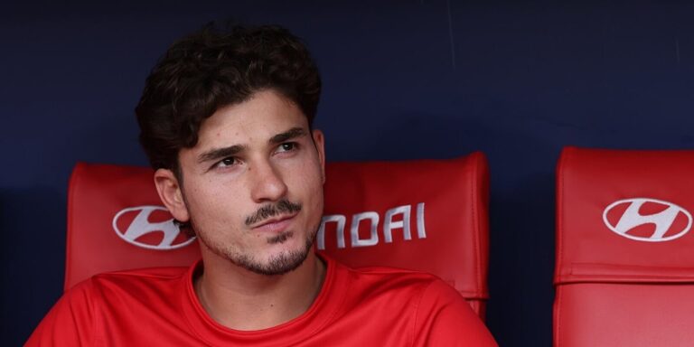 Atletico prosuo bodove protiv Villarreala, kompletan stadion žestoko izviždao Juliana Alvareza Atletico prosuo bodove protiv Villarreala, kompletan stadion žestoko izviždao Juliana Alvareza