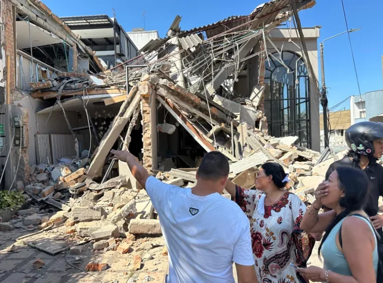 Broj poginulih u potresu u Kolumbiji porastao na 224, spasioci javljaju da ispod ruševina ima znakova života Broj poginulih u potresu u Kolumbiji porastao na 224, spasioci javljaju da ispod ruševina ima znakova života