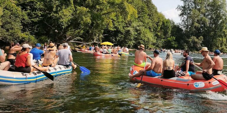 Čamci preplavili Drinu, više od 500 učesnika zaplovilo prema Goraždu