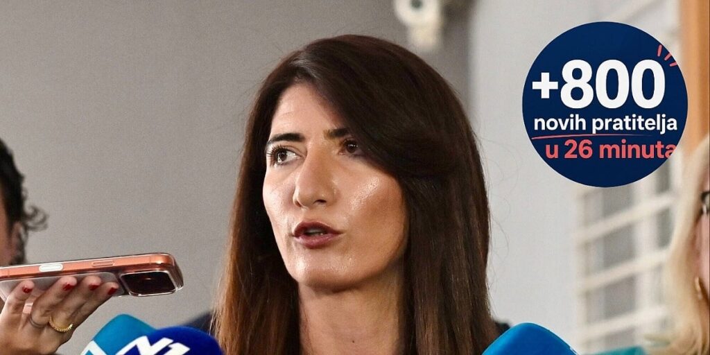 Darijana Filipović tvrdi da joj neko lažno povećava broj pratitelja, dobila 800 za 26 minuta: “Ovo je političko podzemlje” Darijana Filipović tvrdi da joj neko lažno povećava broj pratitelja, dobila 800 za 26 minuta: "Ovo je političko podzemlje"