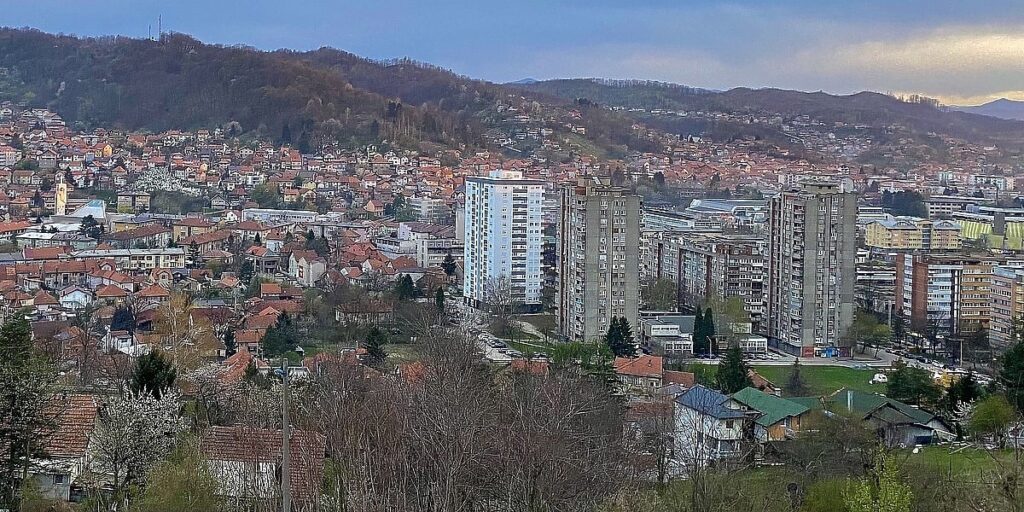 Dok izvorišta presušuju, građani neracionalno troše vodu Dok izvorišta presušuju, građani neracionalno troše vodu