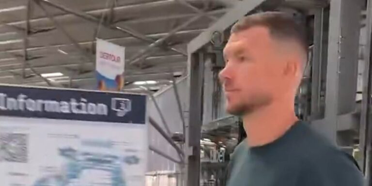 Džeko stigao na ljekarske preglede i potpis novog ugovora za Schalke Džeko stigao na ljekarske preglede i potpis novog ugovora za Schalke
