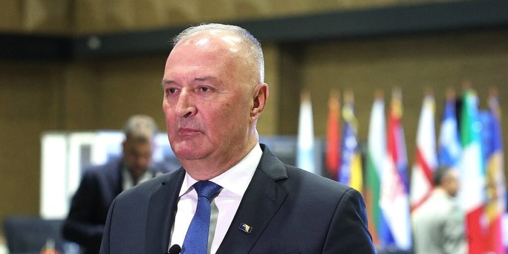 Helez o neprijavljenim specijalcima iz RS-a u Bugojnu Helez o neprijavljenim specijalcima iz RS-a u Bugojnu
