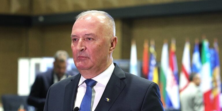 Helez o neprijavljenim specijalcima iz RS-a u Bugojnu Helez o neprijavljenim specijalcima iz RS-a u Bugojnu