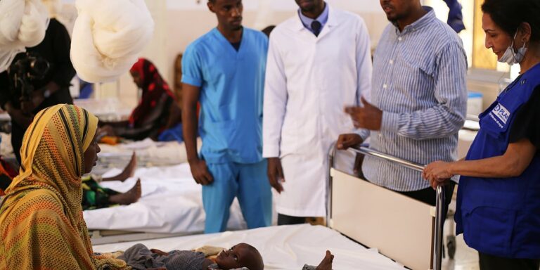 Hiljade ljudi bježe od suše u Somaliji, glad se produbljuje dok pomoć slabi Hiljade ljudi bježe od suše u Somaliji, glad se produbljuje dok pomoć slabi