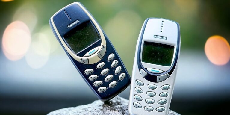 I dalje u ladici držite neki od ovih starih mobilnih telefona? Danas bi na njima mogli zaraditi i do 3.000 eura I dalje u ladici držite neki od ovih starih mobilnih telefona? Danas bi na njima mogli zaraditi i do 3.000 eura