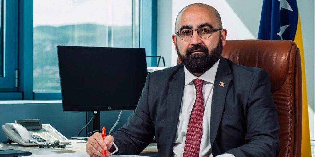 Jeste li vi svjesni koliko novca RS duguje FBiH po raznim osnovama? Jeste li vi svjesni koliko novca RS duguje FBiH po raznim osnovama?