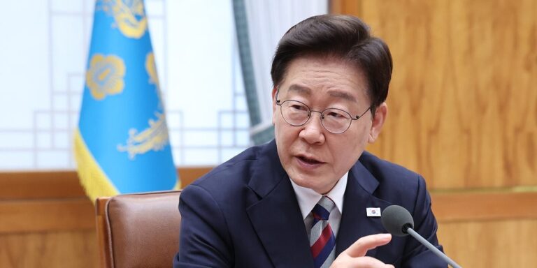 Južna Koreja predložila Kim Jong-unu zvanično okončanje rata Južna Koreja predložila Kim Jong-unu zvanično okončanje rata