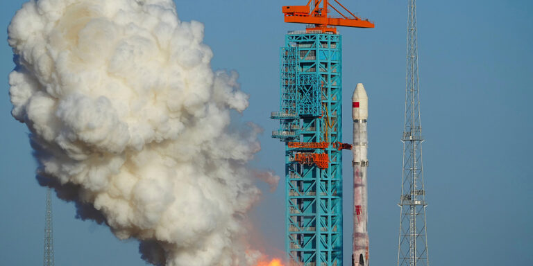 Kina prvi put na kopno uspješno vratila prvi stepen rakete Zhuque-3