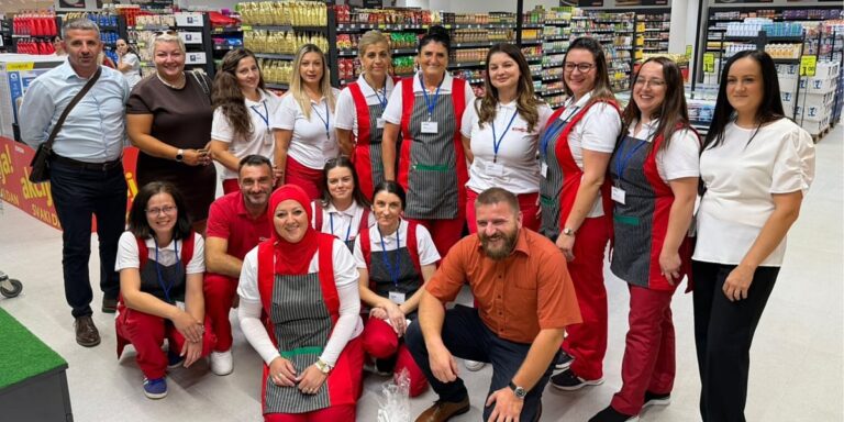 Konzum u Cazinu otvorio novu, savremeno opremljenu prodavnicu Konzum u Cazinu otvorio novu, savremeno opremljenu prodavnicu