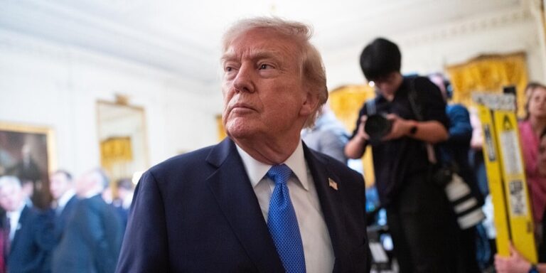 Kraj “porođajnog turizma”? Trump zabranjuje dolazak u SAD radi dobijanja državljanstva za bebe Kraj "porođajnog turizma"? Trump zabranjuje dolazak u SAD radi dobijanja državljanstva za bebe