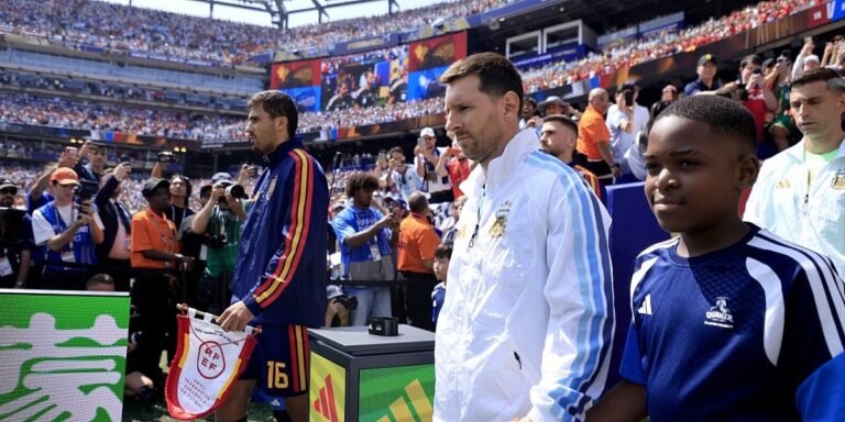 Lionel Messi se povukao iz reprezentacije Argentine Lionel Messi se povukao iz reprezentacije Argentine