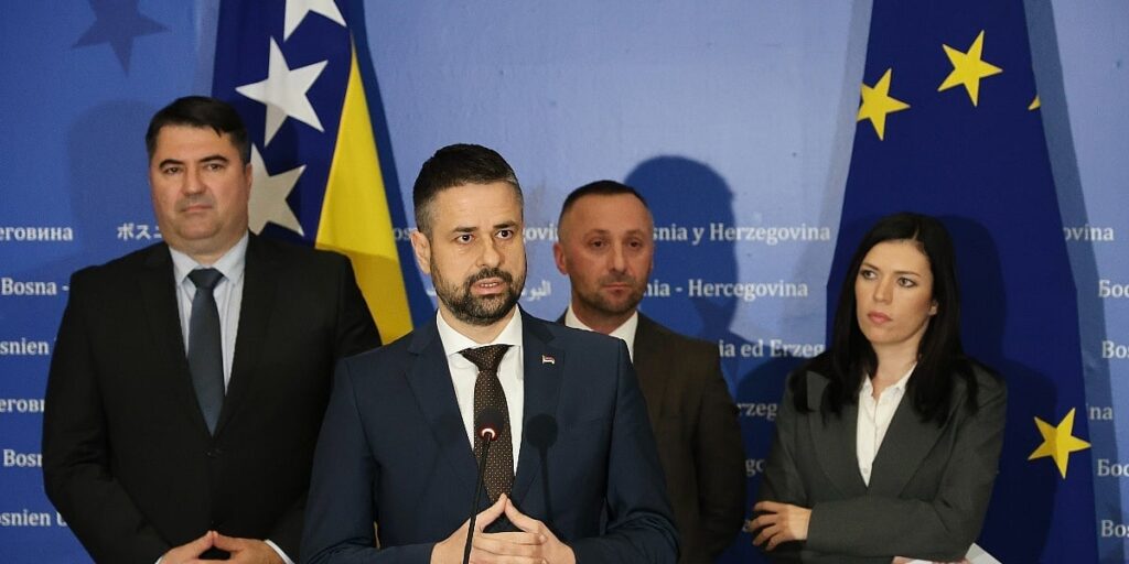 Na listama Amidžić, Vulić i Višković Na listama Amidžić, Vulić, Višković i Kovačević