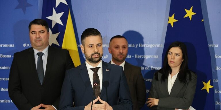 Na listama Amidžić, Vulić i Višković Na listama Amidžić, Vulić, Višković i Kovačević