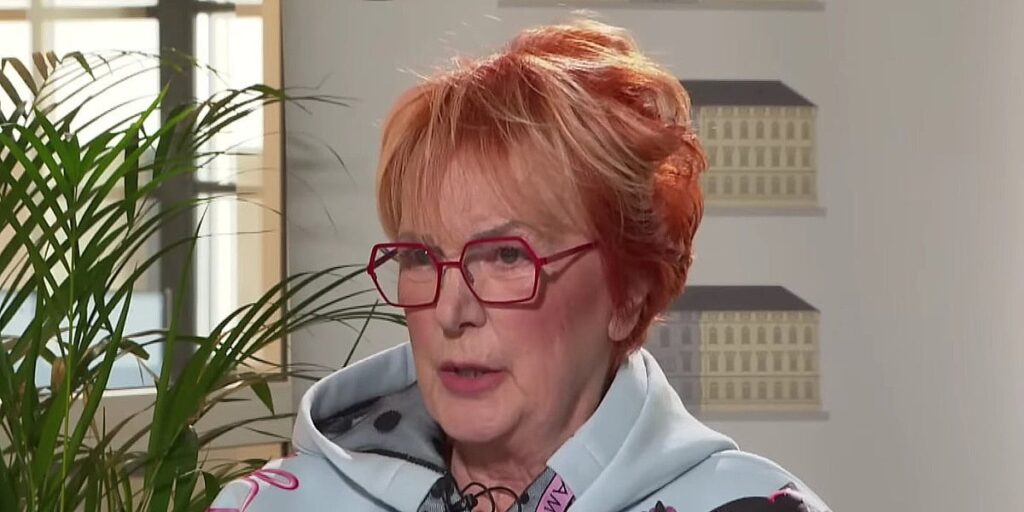 Ne žalite me, nisam oblivena suzama što napuštam ovo s*anje od svijeta Ne žalite me, nisam oblivena suzama što napuštam ovo s*anje od svijeta