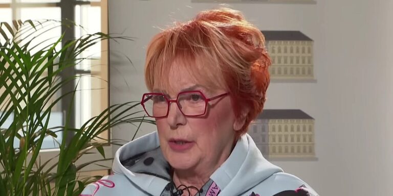 Ne žalite me, nisam oblivena suzama što napuštam ovo s*anje od svijeta Ne žalite me, nisam oblivena suzama što napuštam ovo s*anje od svijeta