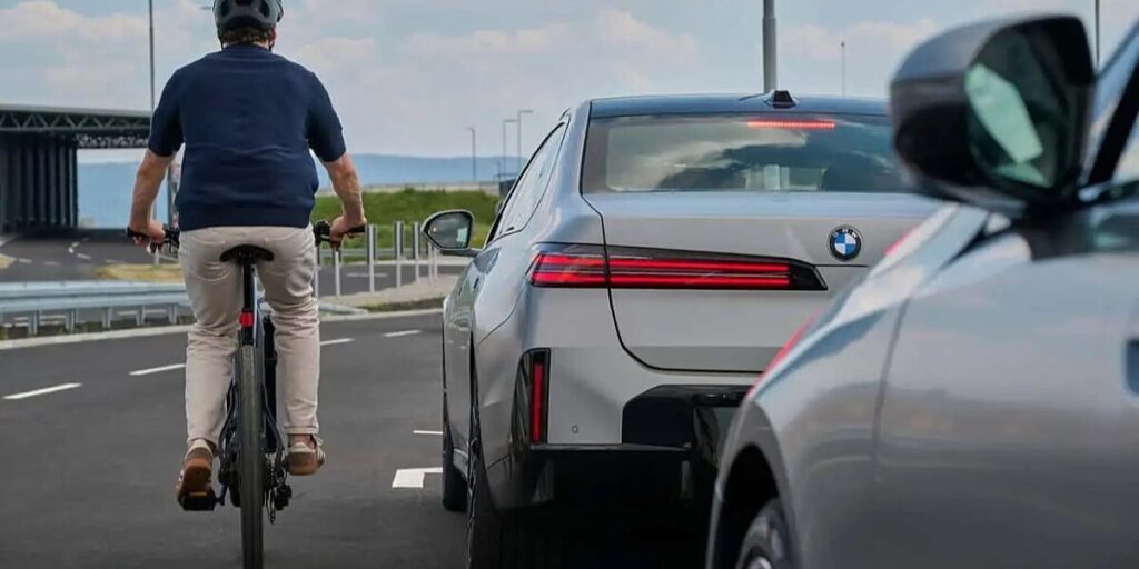Novi BMW modeli neće dozvoliti da otvorite vrata ako nailazi biciklista Novi BMW modeli neće dozvoliti da otvorite vrata ako nailazi biciklista