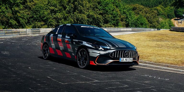 Novi Mercedes-AMG CLA 45 svoj raskošan potencijal pokazao je na Nürburgringu Novi Mercedes-AMG CLA 45 svoj raskošan potencijal pokazao je na Nürburgringu