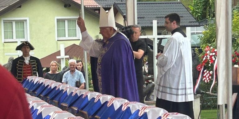 Pokopano 500 žrtava ekshumiranih u Sloveniji