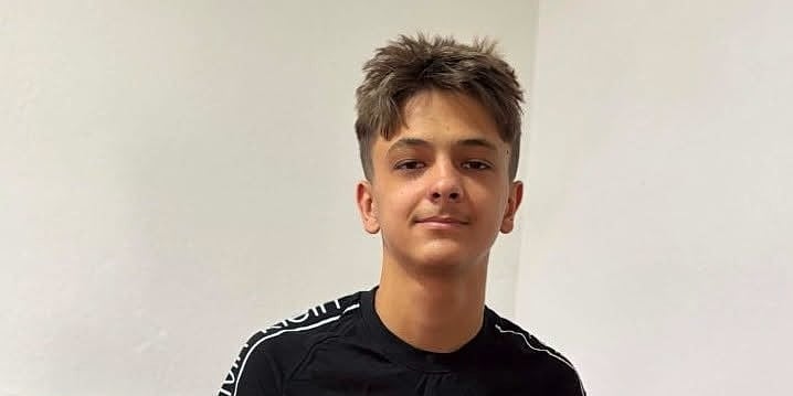 Pokrenut apel za liječenje Bilala Čizmića (16) iz Žepča, sumnja se da boluje od iste bolesti kao i njegova majka Pokrenut apel za liječenje Bilala Čizmića (16) iz Žepča, sumnja se da boluje od iste bolesti kao i njegova majka
