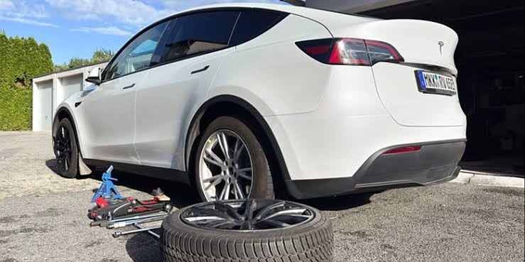 Pukla vam je guma na električnom automobilu? Na šta posebno obratiti pažnju, greške mogu biti skupe Pukla vam je guma na električnom automobilu? Na šta posebno obratiti pažnju, greške mogu biti skupe