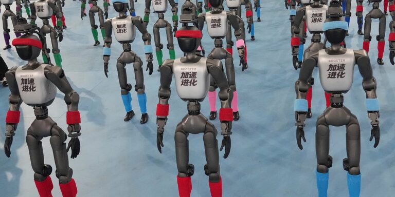 Robot u Pekingu nadmašio rekord Usaina Bolta na 100 metara, oboren i ljudski rekord u skoku uvis Robot u Pekingu nadmašio rekord Usaina Bolta na 100 metara, oboren i ljudski rekord u skoku uvis